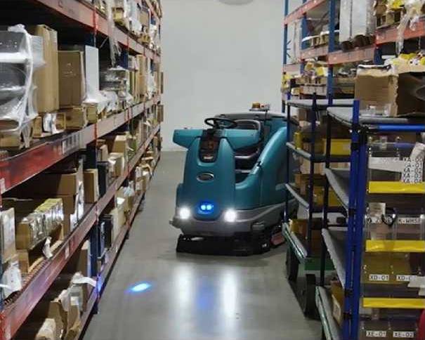 Tennant autonomous floor scrubbers in warehouse 