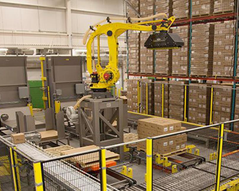 Labor saving robot in warehouse 